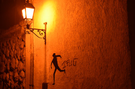 A Várnegyed narancs ködben